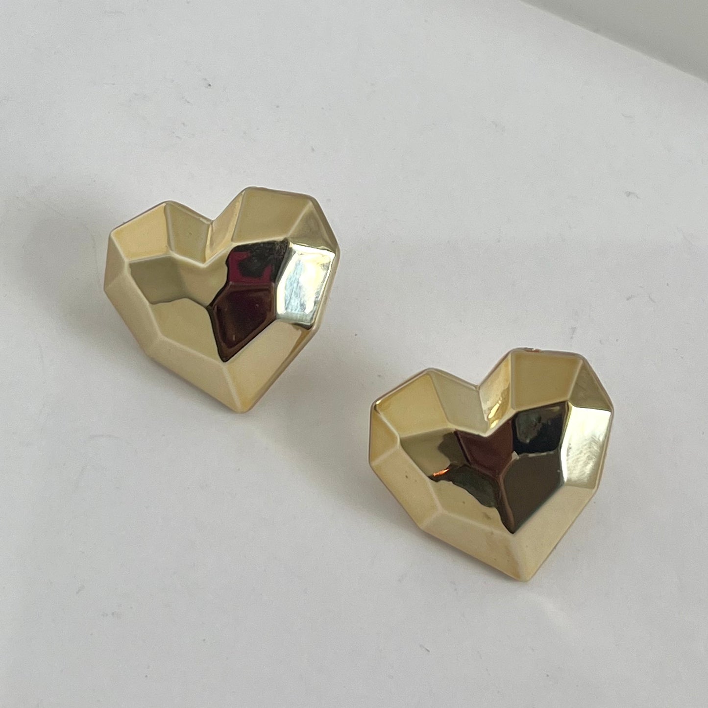 Aretes Holographic Heart